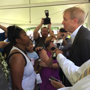 Child care worker Annie Yarbary tells Governor Rauner to pass a fair and responsible budget.
